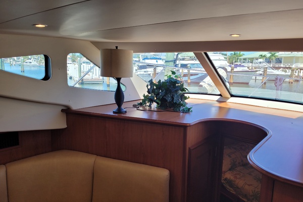 Midnight Blue 35ft Silverton Yacht For Sale