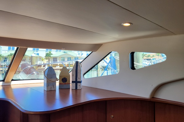 Midnight Blue 35ft Silverton Yacht For Sale