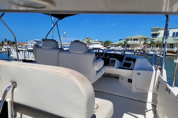 Midnight Blue 35ft Silverton Yacht For Sale