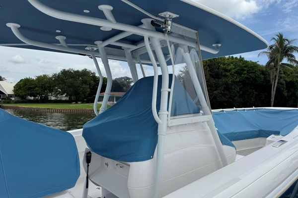 2023 Intrepid 37