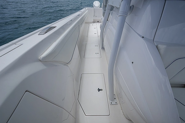 2023 Intrepid 37