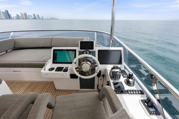 BACKSTAGE 66ft Azimut Yacht For Sale