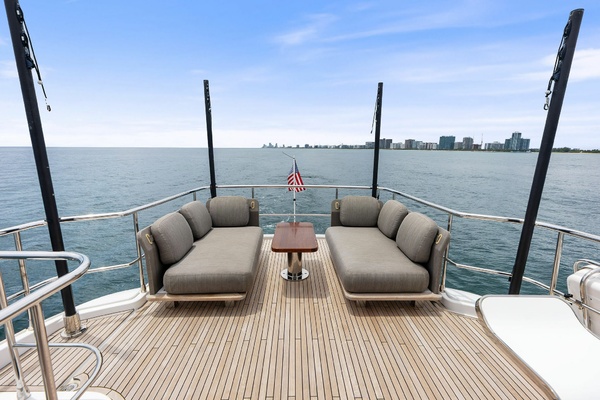 BACKSTAGE 66ft Azimut Yacht For Sale