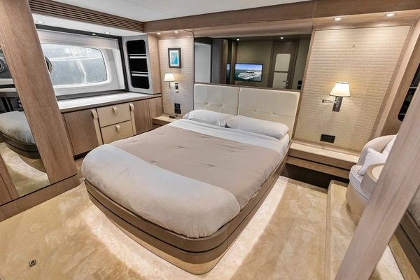 2021 Azimut 66