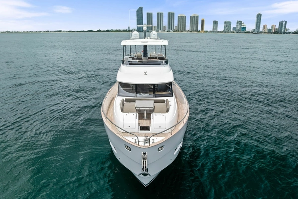 2021 Azimut 66