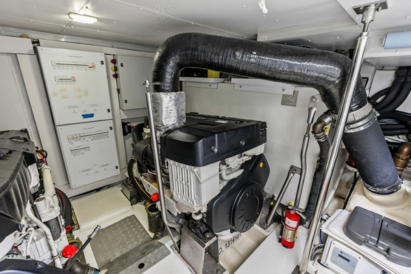 BACKSTAGE 66ft Azimut Yacht For Sale
