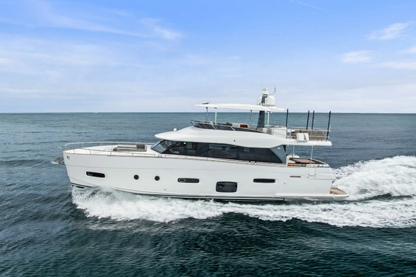 2021 Azimut 66