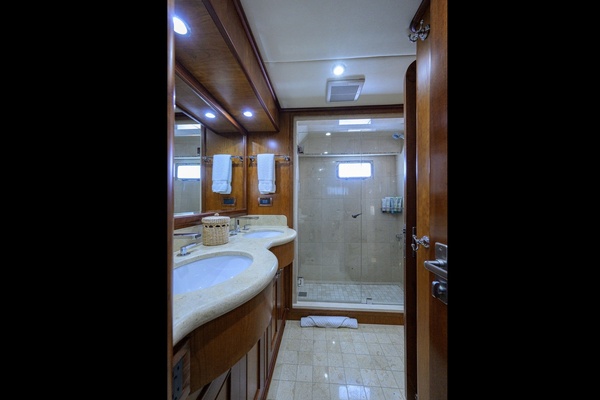 ON OUR WAY 80ft Outer Reef Yachts Yacht For Sale