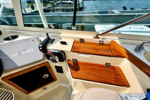 Calm 25ft Hunt Yachts Yacht For Sale