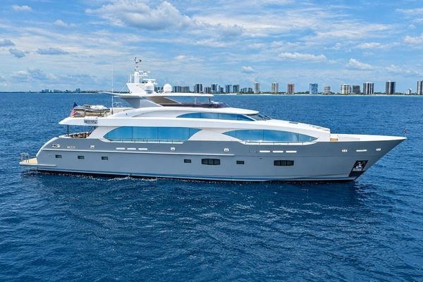 120' Horizon Yacht
