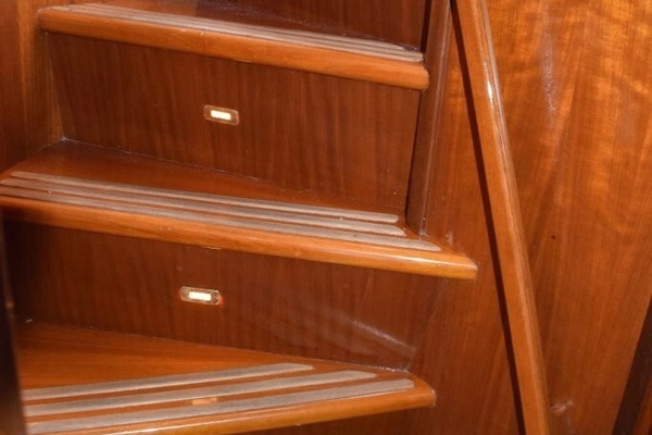 Hatteras LRC Yacht For Sale