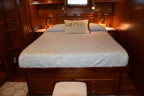 Hatteras LRC Yacht For Sale