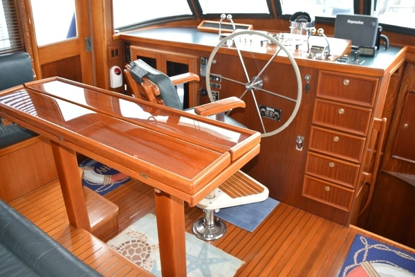 Hatteras LRC Yacht For Sale