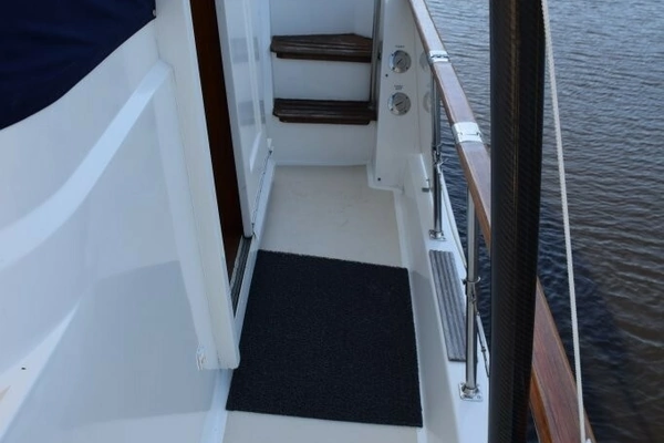 Hatteras LRC Yacht For Sale