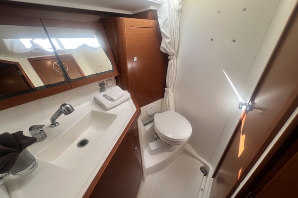 45ft Beneteau Yacht For Sale
