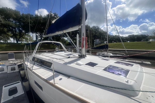Photo of the 2016 Beneteau Oceanis 45