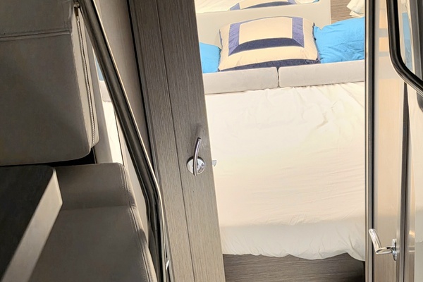 IRIHK375I526 30ft Jeanneau Yacht For Sale