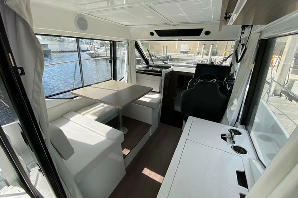 2026 Jeanneau 30