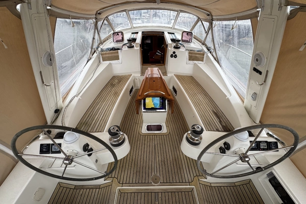 Wauquiez 47 Pilot Saloon Yacht For Sale