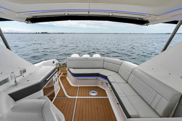 2022 Sea Ray 32