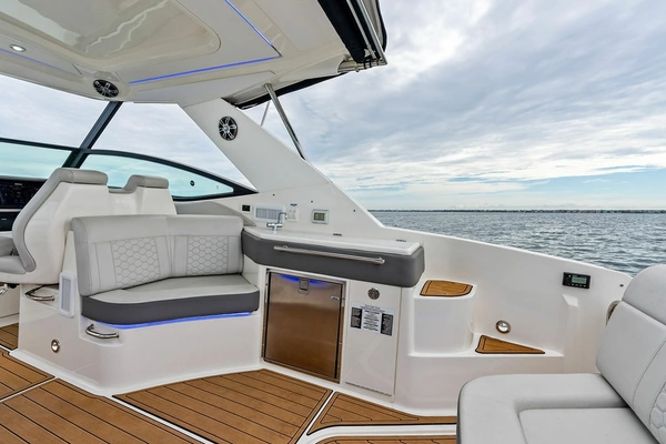 2022 Sea Ray 32