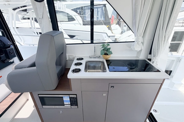 Photo of the 2027 Beneteau Antares 9 "In Stock"