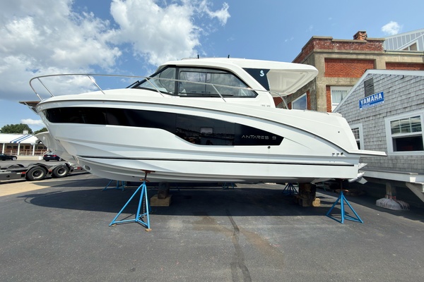 2027 Beneteau 30 Antares 9