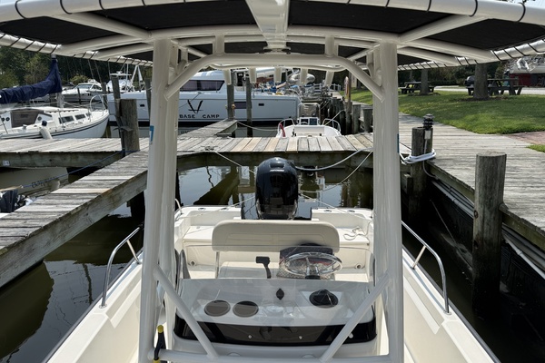 19ft Boston Whaler Yacht For Sale