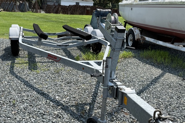 19ft Boston Whaler Yacht For Sale