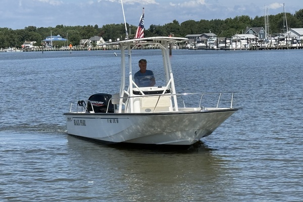 19ft Boston Whaler Yacht For Sale