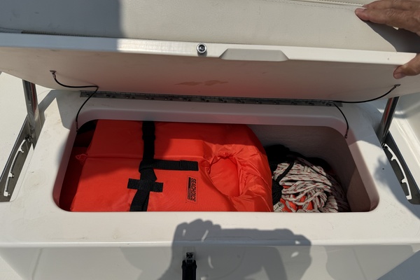 19ft Boston Whaler Yacht For Sale