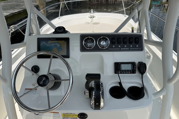 Photo of the 2020 Boston Whaler 190 Montauk