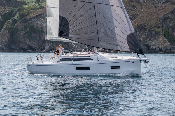 2027 Beneteau Oceanis 37.1