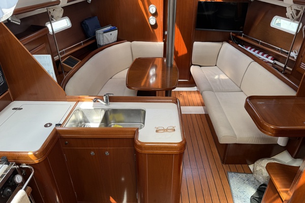 Mirage 37ft Beneteau Yacht For Sale