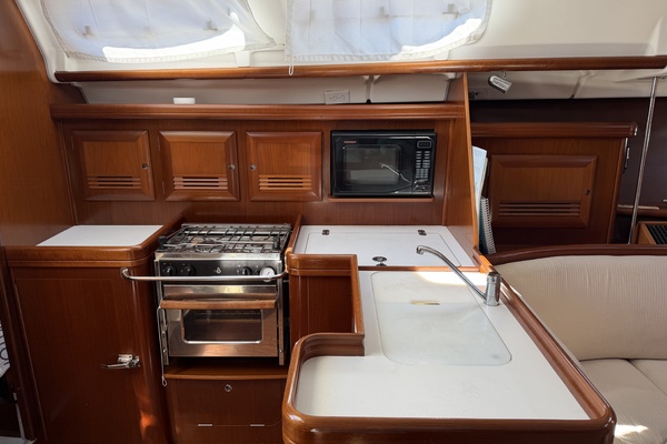 Mirage 37ft Beneteau Yacht For Sale