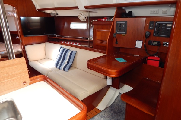 Mirage 37ft Beneteau Yacht For Sale