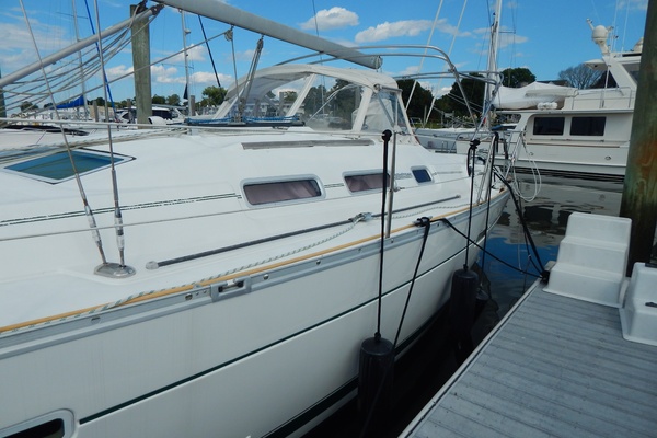 Mirage 37ft Beneteau Yacht For Sale