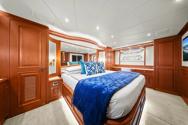 2015 Hampton 65