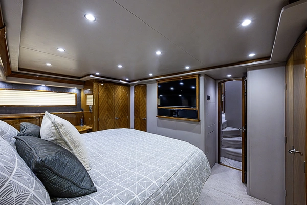 2011 Viking 76