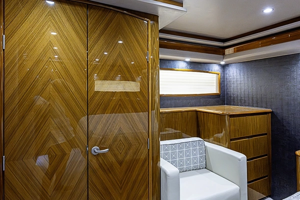 2011 Viking 76