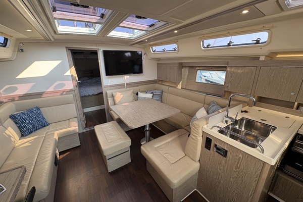 2018 Hanse 455 salon and galley