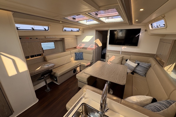 2018 Hanse 455 salon