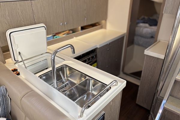 2018 Hanse 455 galley sink