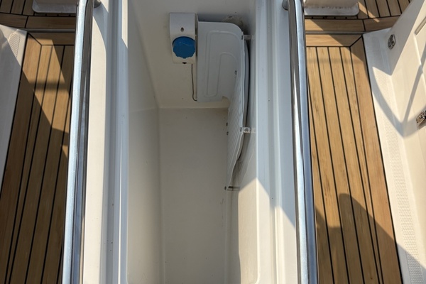 2018 Hanse 455 cockpit table fridge