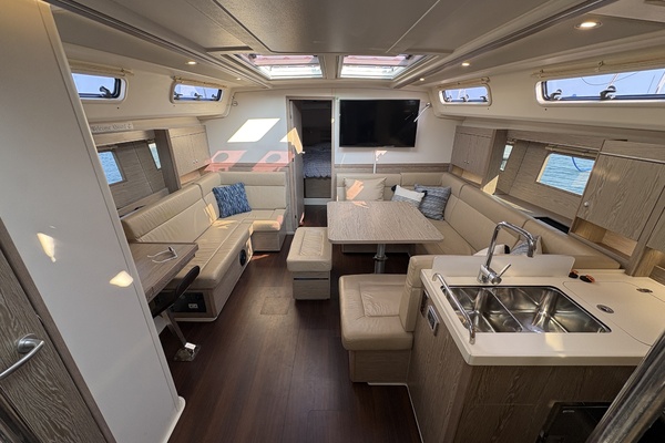 2018 Hanse 455 salon