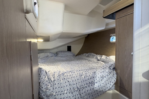 2018 Hanse 455 port aft guest cabin