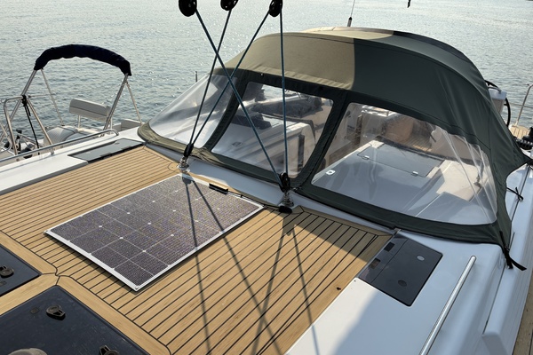 2018 Hanse 455 cabin top