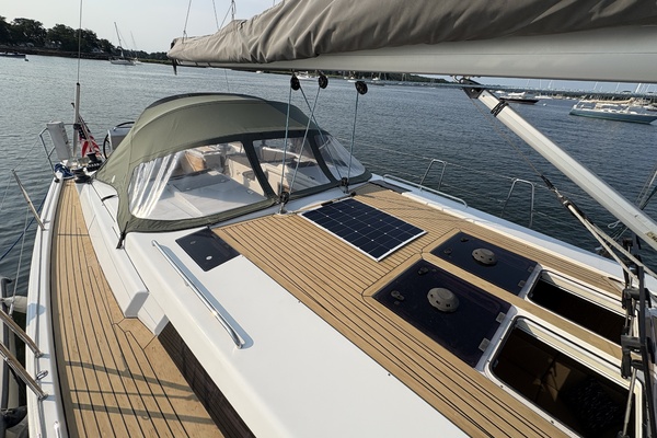 2018 Hanse 455 port deck