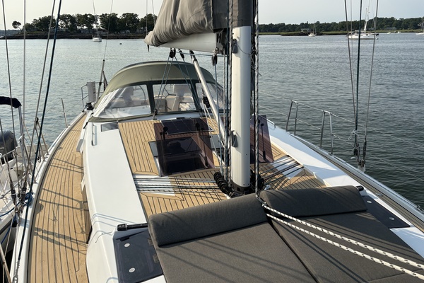 2018 Hanse 455 starboard deck