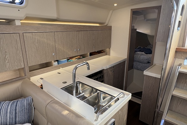 2018 Hanse 455 galley